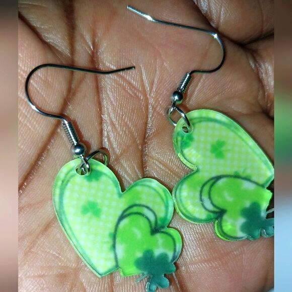 Super cute St Patrick's lucky green earrings - Picture 4 of 6